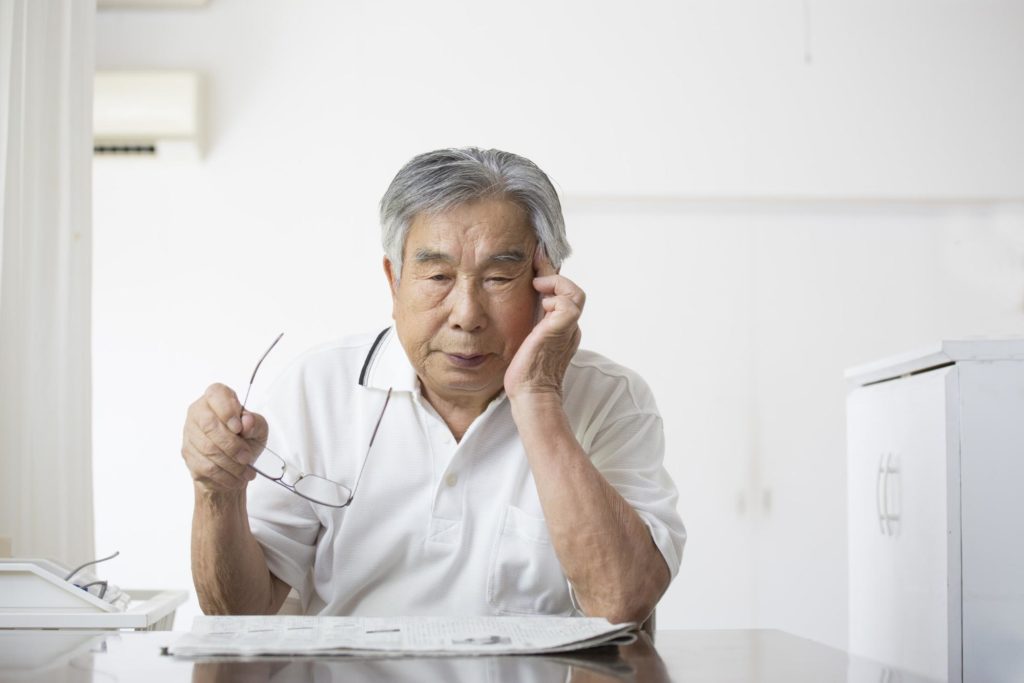 目の病気「加齢黄斑変性」の初期症状は？早期発見のための3分間チェック法