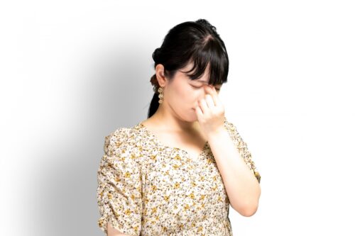 飛蚊症(ひぶんしょう)は目の病気のサイン？チェック方法や検査・治療を解説