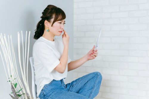 目の充血はストレスが原因？疲れによる目の病気や対処法を解説